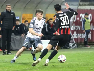 Na snímke zľava Peter kováčik (Podbrezová) a Luka Khorkheli (Trnava) počas zápasu štvrťfinále Slovnaft Cupu FK Železiarne Podbrezová - FC Spartak Trnava.