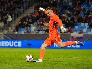Brankár Marek Rodák v prípravnom zápase Slovensko - Rumunsko v utorok 31. marca 2026 v Bratislave.