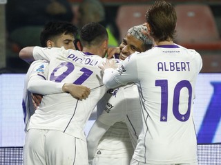 Hráči Fiorentiny oslavujú gól