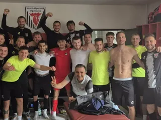 Víťazná fotka z kabíny MŠO Štúrovo po výhre nad FC Nádszeg.