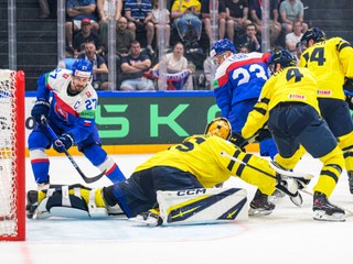 Marek Hvirík strieľa gól proti Švédsku na MS v hokeji 2026.