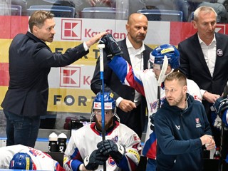 Na snímke vľavo hore tréner slovenskej hokejovej reprezentácie Vladimír Országh gestikuluje na striedačke počas prípravného stretnutia Slovensko - Lotyšsko v Bratislave v nedeľu 3. mája 2026. Oba tímy sa pripravujú na svetový šampionát, ktorý sa uskutoční vo Švajčiarsku od 15. do 31. mája. Obhajcom titulu z predošlého roka je tím USA. FOTO TASR - Pavel Neubauer
 

- Slovensko
- šport
- hokej
- príprava
- majstrovstvá
- sveta
- MS26
- MSH26
- Lotyšsko
- Bratislava 
- BAX