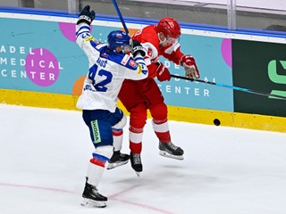 Na snímke vľavo Aurel Nauš (Slovensko) a Oliver Kjär (Dánsko) v prípravnom zápase Slovensko – Dánsko pred majstrovstvami sveta v ľadovom hokeji v Spišskej Novej Vsi v piatok 8. mája 2026. FOTO TASR - Michal Svítok

- Slovensko
- šport
- hokej
- MSH26
- príprava
- majstrovstvá
- sveta
- Dánsko
- Spišská
- Nová
- Ves
- KEX