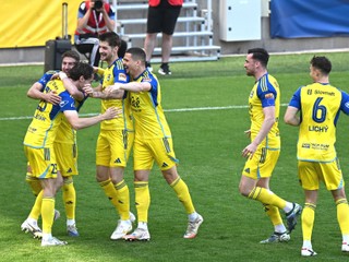 Gólová radosť hráčov Košíc počas zápasu 9. kola nadstavbovej časti Niké ligy v skupine o udržanie sa FC Košice - KFC Komárno.