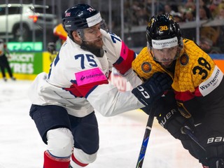 Britain's Robert Dowd, left, vies for the puck against Germany's Fabio Wagner during the 2026 IIHF Men's Ice Hockey World Championship preliminary round group A game between Germany and Great Britain, in Zurich, Switzerland, Monday, May 25, 2026. (Andreas Becker/Keystone via AP)