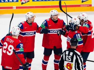 Norway's Sander Hurrod, 2nd left, celebrates his goal with his teammates after scoring the 1:0 during the 2026 IIHF Men's Ice Hockey World Championship preliminary round group B game between Norway and Slovenia, in Fribourg, Switzerland, Sunday, May 17, 2026. (Salvatore Di Nolfi/Keystone via AP)