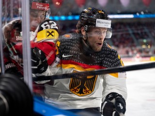 Austria's Paul Huber, left, fights for the puck against Germany's Leon Huttl during the 2026 IIHF Men's Ice Hockey World Championship preliminary round group A game between Austria and Germany, in Zurich, Switzerland, Saturday, May 23, 2026. (Claudio Thoma/Keystone via AP)