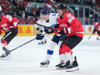 Canada's Robert Thomas (18) in action before scoring his side's opening goal during the 2026 IIHF Men's Ice Hockey World Championship semifinal match between Canada and Finland, in Zurich, Switzerland, Saturday, May 30, 2026, (AP Photo/Darko Bandic)