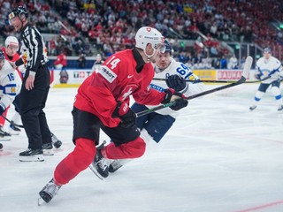 WA 112 Zürich - Hráč Fínska Mikael Granlund (64) a hráč Švajčiarska Dean Kukan (14) bojujú o puk počas finálového zápasu Švajčiarsko - Fínsko na 89. majstrovstvách sveta v ľadovom hokeji v Zürichu v nedeľu 31. mája 2026. FOTO TASR/AP
 

Switzerland's Dean Kukan (14) challenges for the puck with Finland's Mikael Granlund (64) during the 2026 IIHF Men's Ice Hockey World Championship final match between Switzerland and Finland, in Zurich, Switzerland, Sunday, May 31, 2026. (AP Photo/Darko Bandic)

- Švajčiarsko
- šport
- hokej
- majstrovstvá
- sveta
- MS
- 2026
- finále
- Fínsko