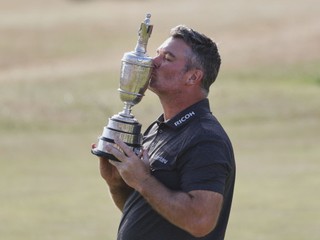 Ryan Fox s trofejou po triumfe na The Open Championship.