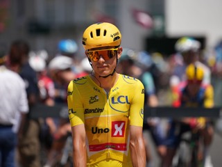 Nór Torstein Traeen v žltom drese pre lídra Tour de France 2026.