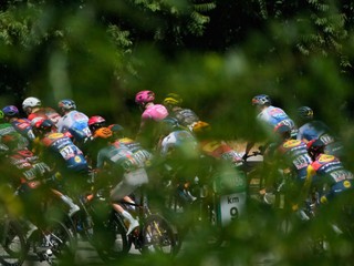JB 8 Granollers - Cyklistický pelotón jazdí počas 3. etapy cyklistických pretekov Tour de France na trati z Granollersu do Les Angles, dlhej 195,9 km v španielskom meste Granollers 6. júla 2026. FOTO TASR/AP
The pack rides during the third stage of the Tour de France cycling race with start in Granollers and finish in Les Angles, France, Monday, July 6, 2026. (AP Photo/Mosa'ab Elshamy)
- šport
- cyklistika
- Tour
- de France
- preteky
- etapa
- 3.