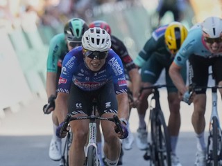 Belgium's Jasper Philipsen sprints to crosse the finish line of the seventeenth stage of the Tour de France cycling race, with start in Chambery and finish in Voiron France, Wednesday, July 22, 2026. (AP Photo/Thibault Camus)