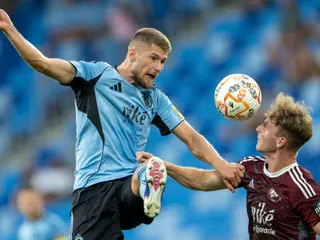 Na snímke zľava Alen Mustafič (Slovan) a Ondřej Deml (Pobrezová) v zápase 2. kola futbalovej Niké ligy medzi ŠK Slovan Bratislava - FK Železiarne Podbrezová.