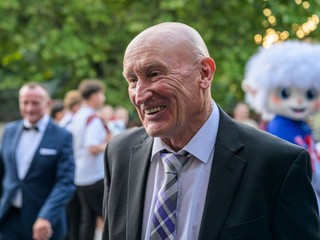 Na snímke bývalý tréner slovenskej mužskej hokejovej reprezentácie Craig Ramsay sa usmieva počas príchodu na slávnostný galavečer vyhlásenia výsledkov ankety Hokejista roka 2026 v Košiciach vo štvrtok 13. augusta 2026. FOTO TASR - Veronika Mihaliková

- Slovensko
- šport
- hokej
- galavečer
- Hokejista
- roka
- ocenenie
- anketa
- výsledky
- vyhlásenie
- Košice
- KEX