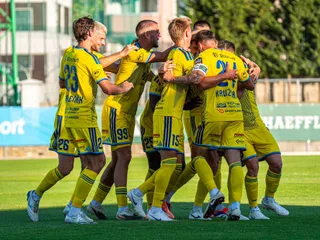 Futbalisti FC Košice oslavujú gól.