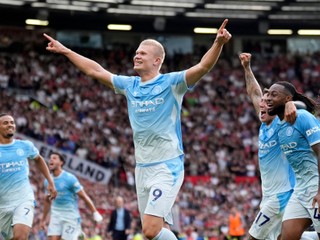 Erling Haaland oslavuje gól v manchesterskom derby.