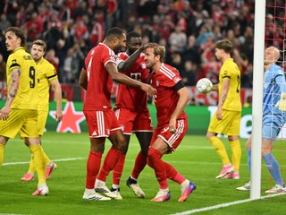 Futbalisti Bayernu Mníchov oslavujú gól do siete FK Bodö/Glimt.