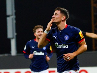 Adrián Kaprálik oslavuje gól.