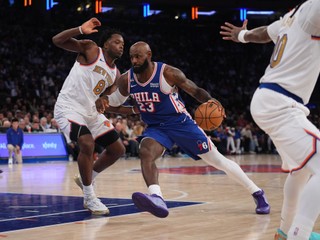 LeBron James (23) v zápase New York Knicks - Philadelphia 76ers.