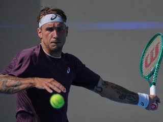 Alex Molčan - Federico Cina: ONLINE prenos z 1. kola na turnaji ATP v Šanghaji.