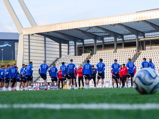 Na snímke hráči slovenskej futbalovej reprezentácie počas tréningu pred piatkovým zápasom C-divízie Ligy národov Faerské ostrovy - Slovensko v meste Tórshavn na Faerských ostrovoch.