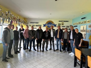 Stretnutie predstaviteľov TJ Nafta Gbely, FC Pata a ZsFZ v Jaslovských Bohuniciach. 