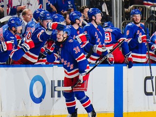 Adam Sýkora oslavuje prvý gól v NHL