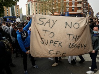 Anglické kluby na protesty fanúšikov zareagovali a zo  projektu Európskej Superligy odstúpili. 
