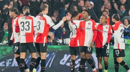 Hráč Feyenoordu Santiago Gimenez (29) sa raduje z gólu so spoluhráčmi v zápase Feyenoord Rotterdam - Sparta Praha.