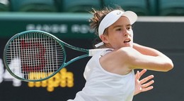 Mia Pohánková vo finále juniorskej dvojhry na grandslamovom turnaji Wimbledon 2025.