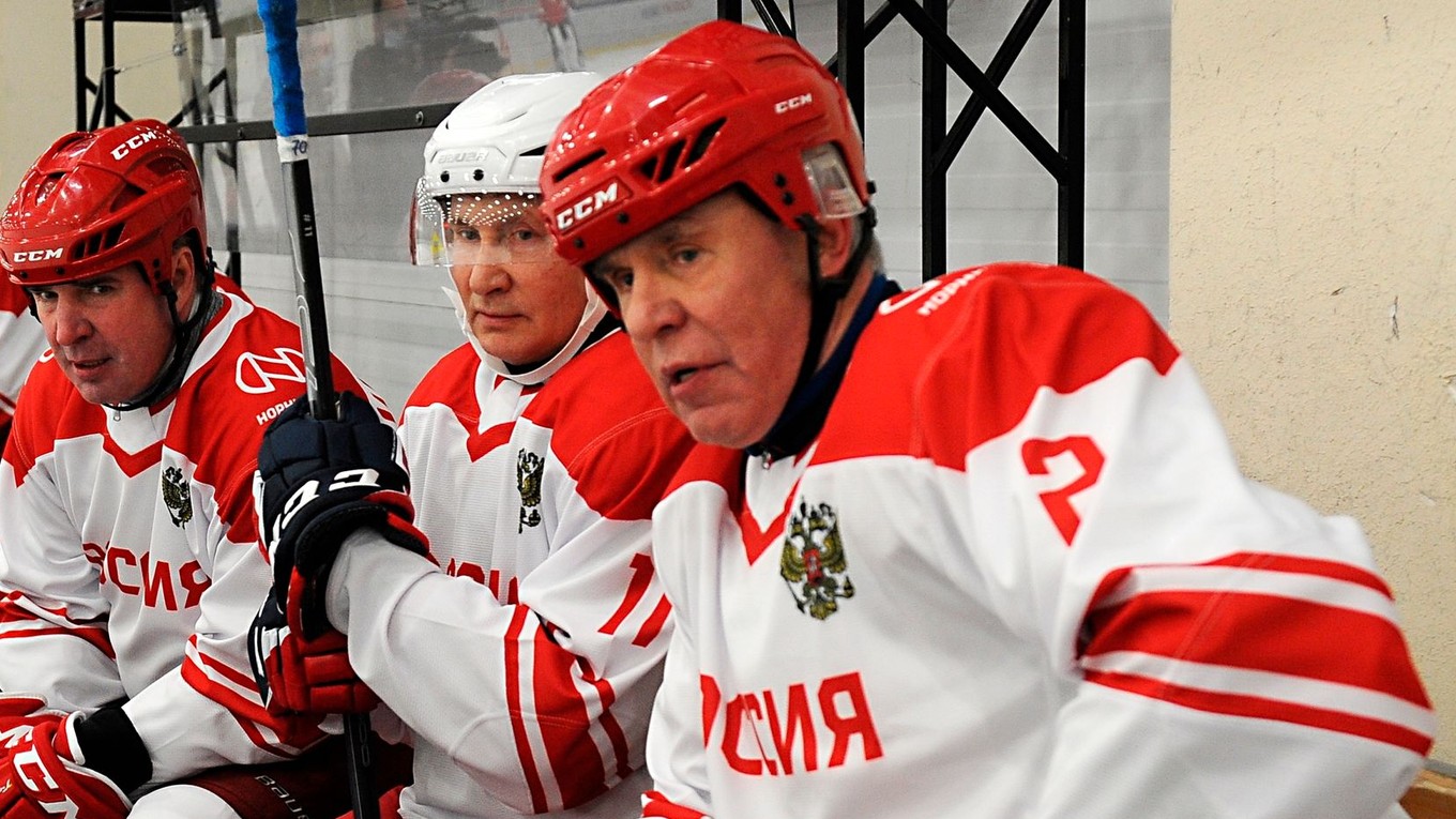 Fetisov na striedačke po boku Putina a Kasatonova