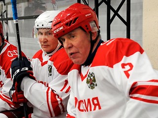 Fetisov na striedačke po boku Putina a Kasatonova