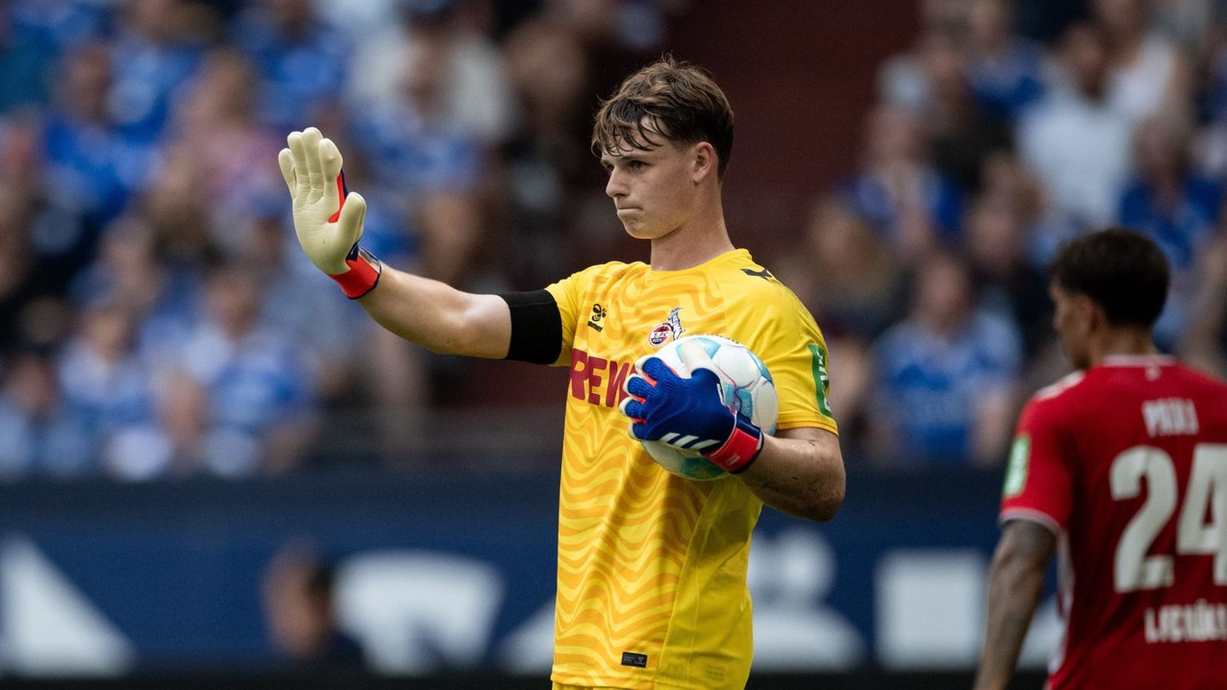 Nemecký brankár Jonas Urbig.