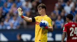Nemecký brankár Jonas Urbig.