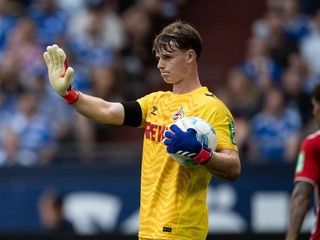 Nemecký brankár Jonas Urbig.