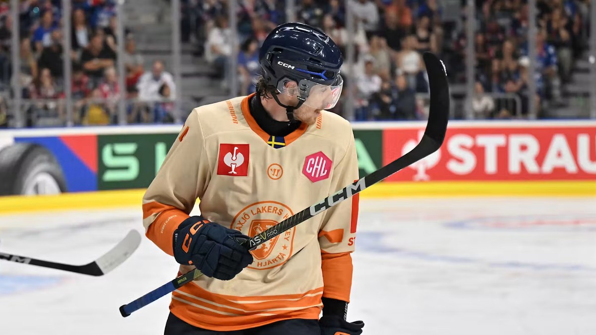Peter Cehlárik v drese Växjö Lakers.