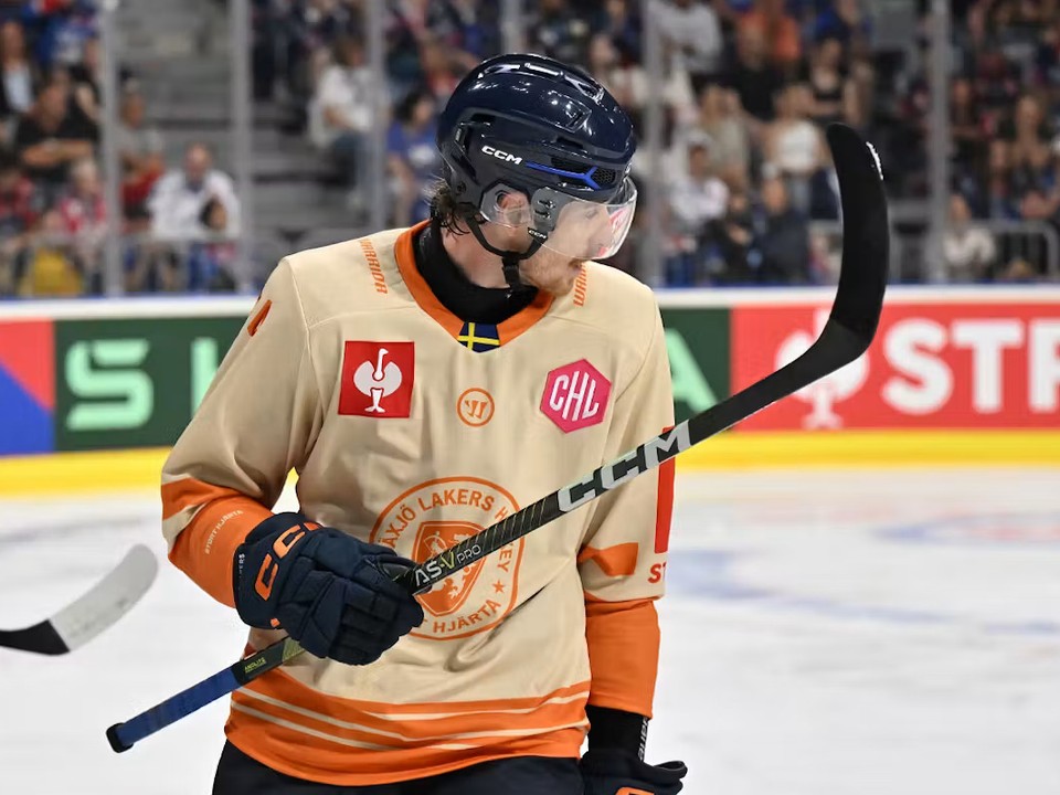 Peter Cehlárik v drese Växjö Lakers.