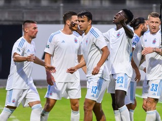 Gólová radosť hráčov Slovana v zápase  2. predkola Ligy majstrov vo futbale NK Celje - ŠK Slovan Bratislava.