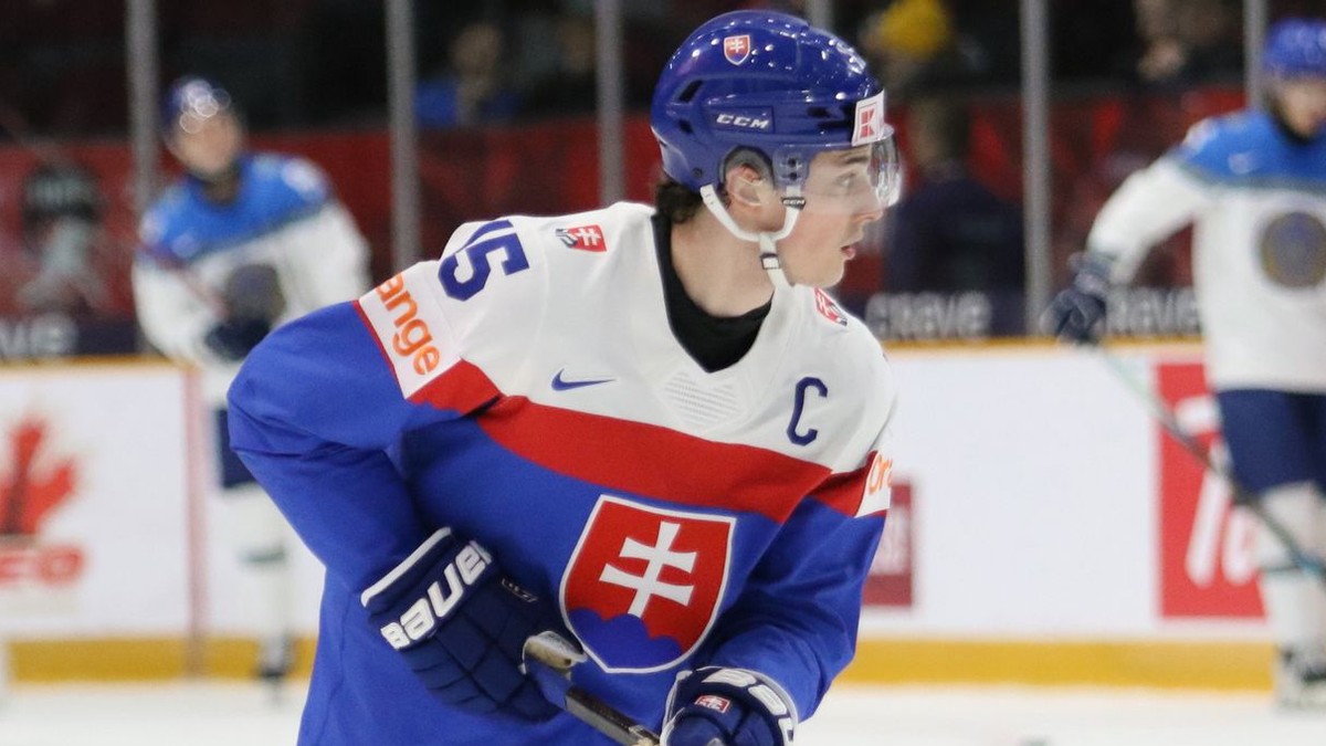 Dalibor Dvorský v zápase Slovensko - Kazachstan na MS v hokeji do 20 rokov 2025.