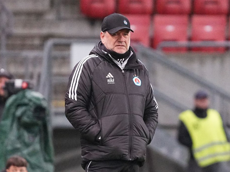 Na snímke hlavný tréner Slovana Bratislava Vladimír Weiss st. počas osemfinálového zápasu Slovnaft Cupu.