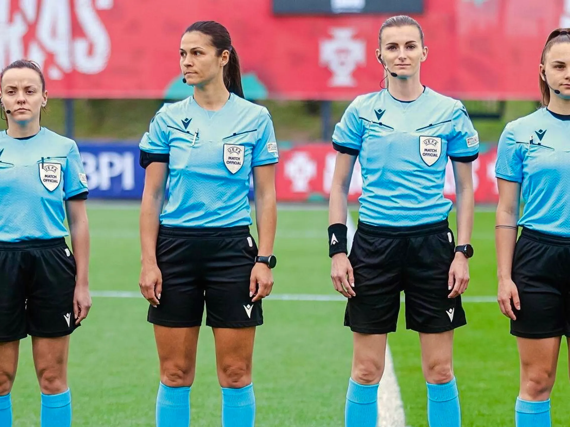 Rozhodkyňa Miriama Bočková (druhá z prava) na kvalifikačnom turnaji WU19 v Portugalsku