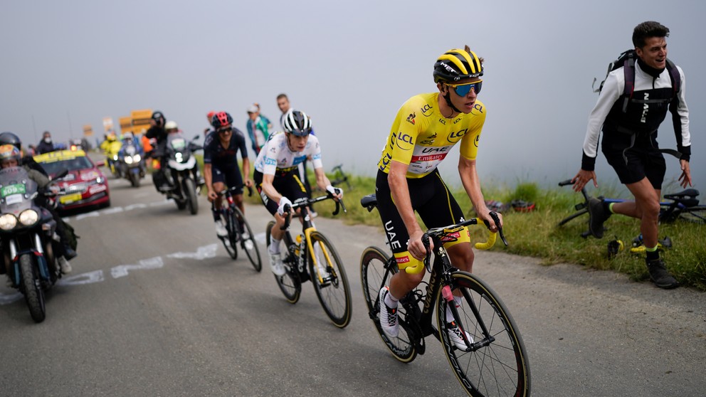 Momentka zo záveru 17. etapy Tour de France 2021.