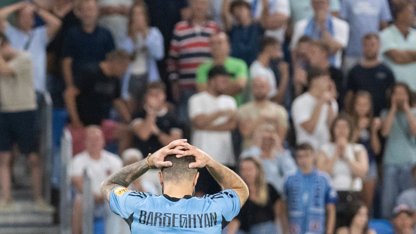 Tigran Barseghjan (Slovan) reaguje po nepremenej penalte v odvetnom zápase 3. predkola Ligy majstrov vo futbale ŠK Slovan Bratislava – Kajrat Almaty.