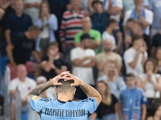 Tigran Barseghjan (Slovan) reaguje po nepremenej penalte v odvetnom zápase 3. predkola Ligy majstrov vo futbale ŠK Slovan Bratislava – Kajrat Almaty.