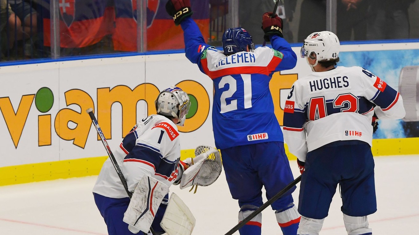 Slovenský hokejista Miloš Kelemen oslavuje víťazný gól v zápase proti USA na MS v hokeji 2024.