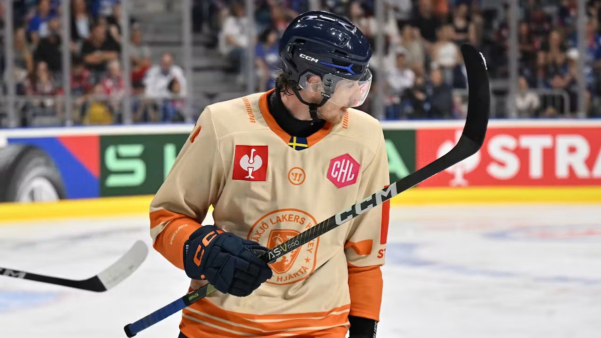 Peter Cehlárik v drese Växjö Lakers.