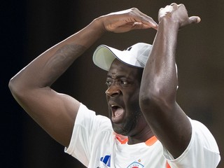 Na snímke tréner Slovana Yaya Touré počas prvého zápasu play off Ligy majstrov vo futbale ŠK Slovan Bratislava - NK Celje.