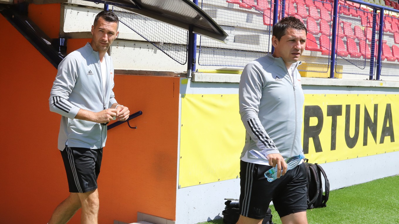 Peter Tomko (vpravo) momentálne pôsobí ako asistent trénera v A-mužstve Ružomberka.