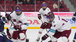 Hokejisti Lotyšska počas MS U18 2026.